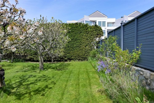 2535 Bevan Ave, Sidney, BC 