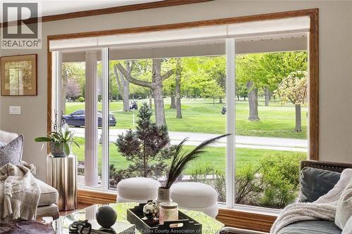 362 Pentilly, Tecumseh, ON - Indoor Photo Showing Living Room