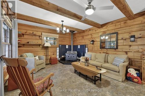 698 Tiny Beaches Road S, Tiny, ON - Indoor Photo Showing Living Room