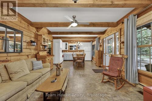 698 Tiny Beaches Road S, Tiny, ON - Indoor Photo Showing Living Room