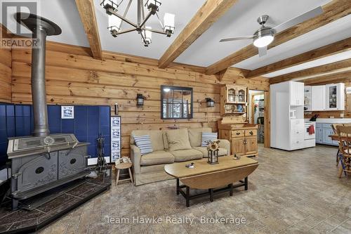 698 Tiny Beaches Road S, Tiny, ON - Indoor Photo Showing Living Room