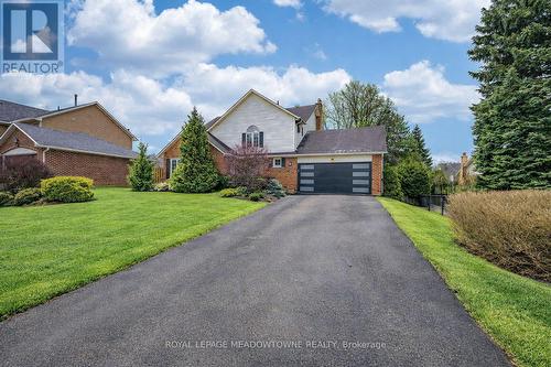 8 WADSWORTH CIRCLE  Brampton, ON L6Z 1W7