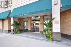 305 - 935 ROYAL YORK ROAD Toronto, ON M8Y 4H1