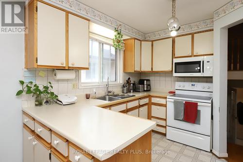 434 Tedwyn Drive, Mississauga, ON - Indoor Photo Showing Kitchen With Double Sink