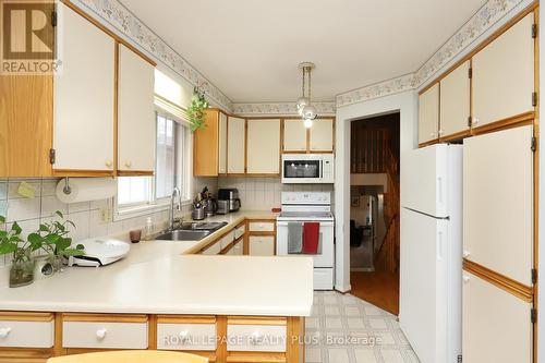 434 Tedwyn Drive, Mississauga, ON - Indoor Photo Showing Kitchen With Double Sink