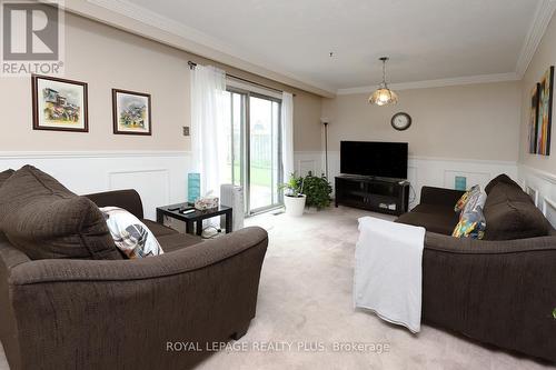 434 Tedwyn Drive, Mississauga, ON - Indoor Photo Showing Living Room