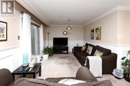 434 Tedwyn Drive, Mississauga, ON - Indoor Photo Showing Living Room