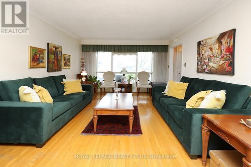 434 Tedwyn Drive, Mississauga, ON - Indoor Photo Showing Living Room