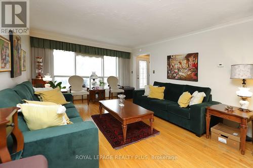 434 Tedwyn Drive, Mississauga, ON - Indoor Photo Showing Living Room