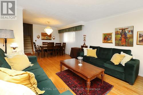 434 Tedwyn Drive, Mississauga, ON - Indoor Photo Showing Living Room