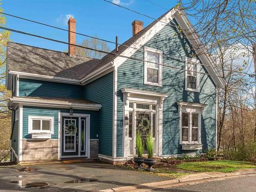 383 Hawthorne Street  Windsor, NS B0N 2T0