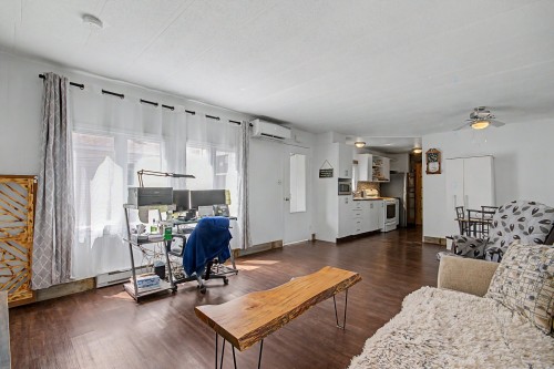 Salon - 13-50 Mtée Daigneault, Richelieu, QC - Indoor Photo Showing Living Room