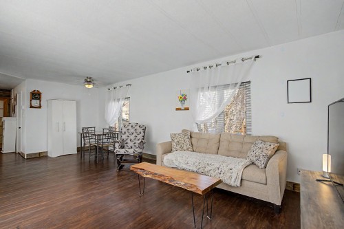 Salon - 13-50 Mtée Daigneault, Richelieu, QC - Indoor Photo Showing Living Room