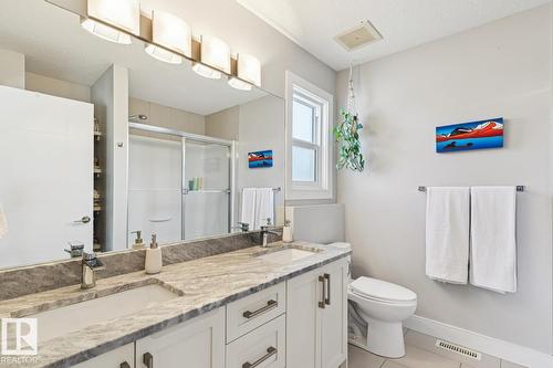 9919 79 St Nw, Edmonton, AB - Indoor Photo Showing Bathroom