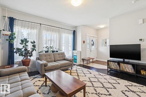 9919 79 St Nw, Edmonton, AB - Indoor Photo Showing Living Room