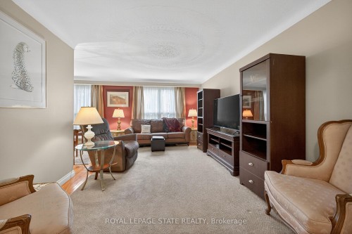 582 Woodview Road, Burlington, ON - Indoor Photo Showing Living Room