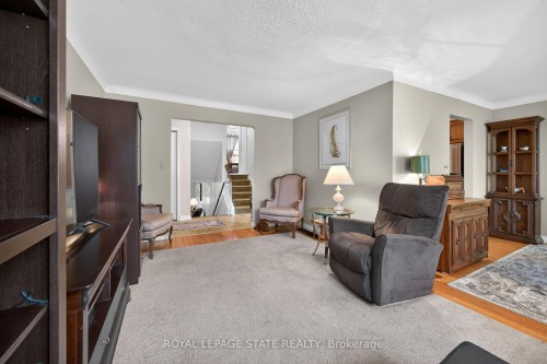 582 Woodview Road, Burlington, ON - Indoor Photo Showing Living Room