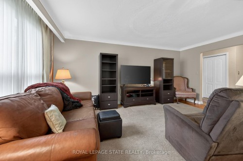 582 Woodview Road, Burlington, ON - Indoor Photo Showing Living Room