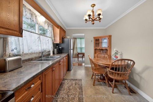 582 Woodview Road, Burlington, ON - Indoor