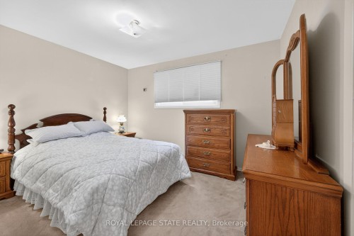 582 Woodview Road, Burlington, ON - Indoor Photo Showing Bedroom