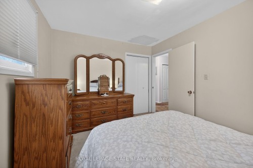 582 Woodview Road, Burlington, ON - Indoor Photo Showing Bedroom