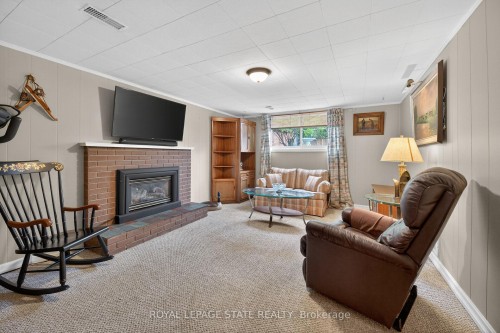 582 Woodview Road, Burlington, ON - Indoor Photo Showing Living Room With Fireplace