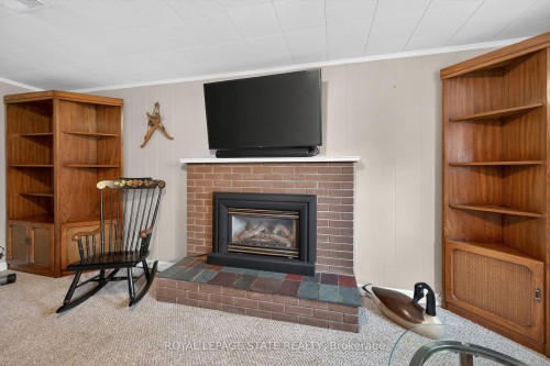 582 Woodview Road, Burlington, ON - Indoor Photo Showing Living Room With Fireplace