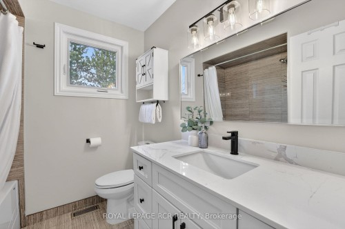 35 Mccabe Crescent, Caledon, ON - Indoor Photo Showing Bathroom