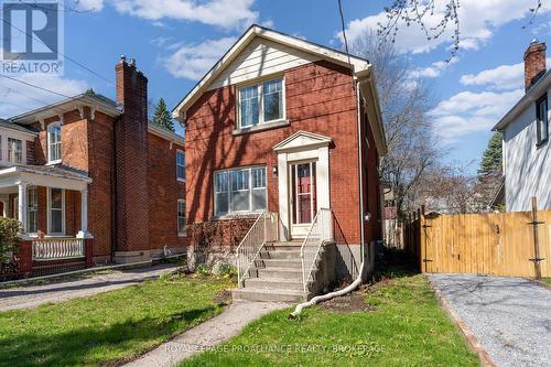 32 LIVINGSTON AVENUE  Kingston (Central City East), ON K7L 4L2