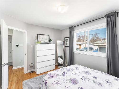 1087 Nairn Avenue, Winnipeg, MB - Indoor Photo Showing Bedroom