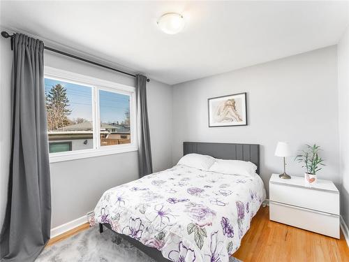 1087 Nairn Avenue, Winnipeg, MB - Indoor Photo Showing Bedroom
