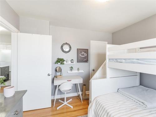 1087 Nairn Avenue, Winnipeg, MB - Indoor Photo Showing Bedroom