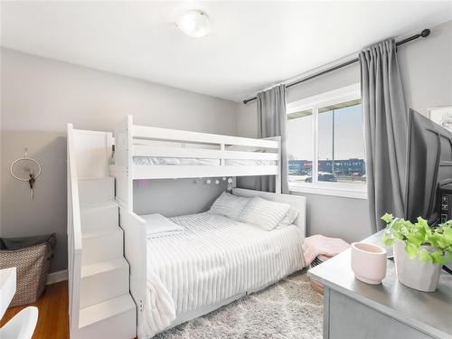 1087 Nairn Avenue, Winnipeg, MB - Indoor Photo Showing Bedroom