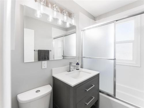 1087 Nairn Avenue, Winnipeg, MB - Indoor Photo Showing Bathroom