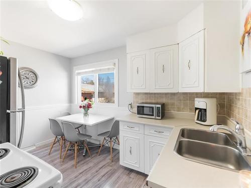 1087 Nairn Avenue, Winnipeg, MB - Indoor Photo Showing Kitchen With Double Sink