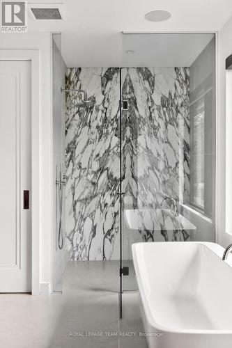 511 Fraser Avenue, Ottawa, ON - Indoor Photo Showing Bathroom
