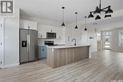 4744 Buckingham Drive, Regina, SK - Indoor Photo Showing Kitchen With Upgraded Kitchen
