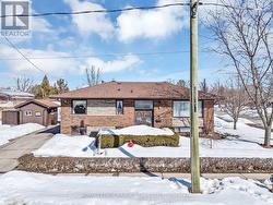 1 DEBORAH DRIVE Toronto (Woburn), ON M1H 2H5