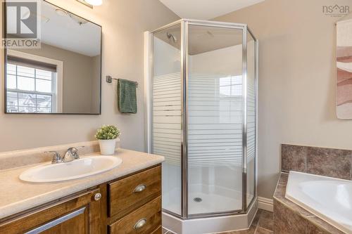 27 Fleetview Drive, Halifax, NS - Indoor Photo Showing Bathroom