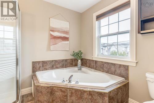 27 Fleetview Drive, Halifax, NS - Indoor Photo Showing Bathroom
