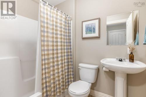 27 Fleetview Drive, Halifax, NS - Indoor Photo Showing Bathroom
