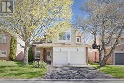 8 SADDLEBROOK STREET  Ottawa, ON K2G 5N6