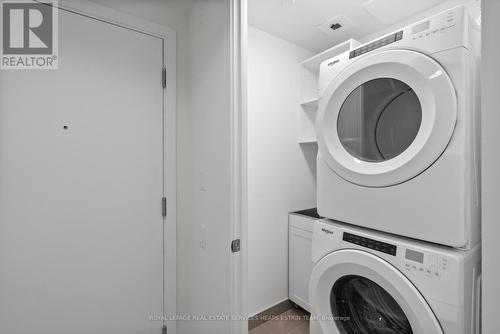 Separate laundry room with sink - 606 - 1414 Bayview Avenue, Toronto, ON - Indoor Photo Showing Laundry Room
