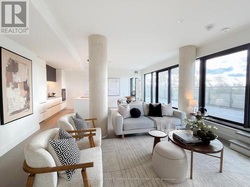 606 - 1414 Bayview Avenue, Toronto, ON - Indoor Photo Showing Living Room