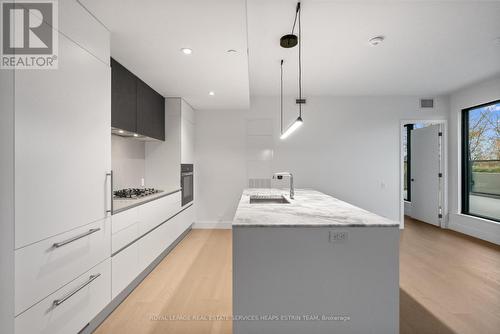 606 - 1414 Bayview Avenue, Toronto, ON - Indoor Photo Showing Kitchen