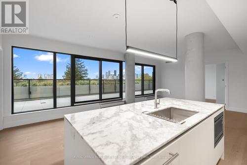 606 - 1414 Bayview Avenue, Toronto, ON - Indoor Photo Showing Kitchen