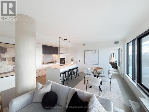 606 - 1414 Bayview Avenue, Toronto, ON - Indoor Photo Showing Living Room