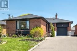 90 WHITBURN CRESCENT Toronto, ON M3H 2S4