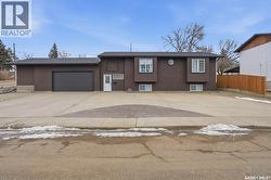 1068 Athabasca STREET W  Moose Jaw, SK S6H 2E6