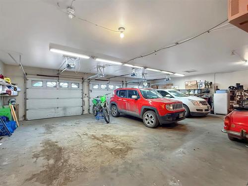 106 Braeview Place, Brandon, MB - Indoor Photo Showing Garage